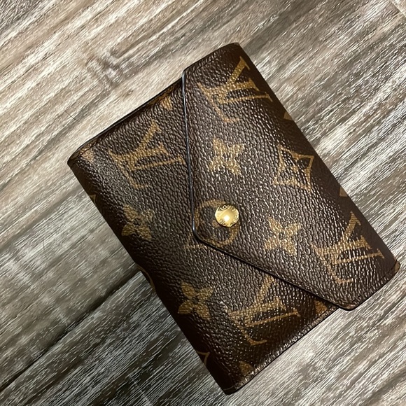 Louis Vuitton Victorine Wallet - Picture 2 of 12
